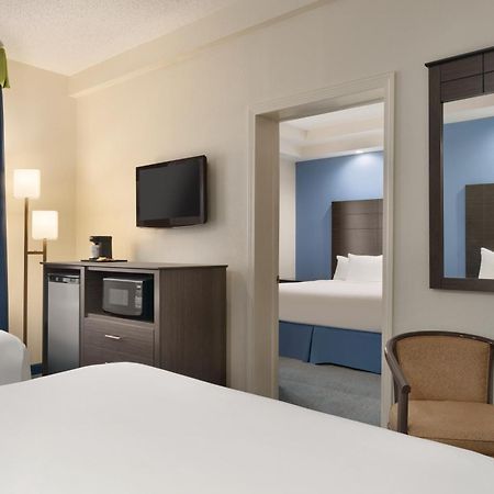 Days Inn By Wyndham Tamworth Exteriör bild