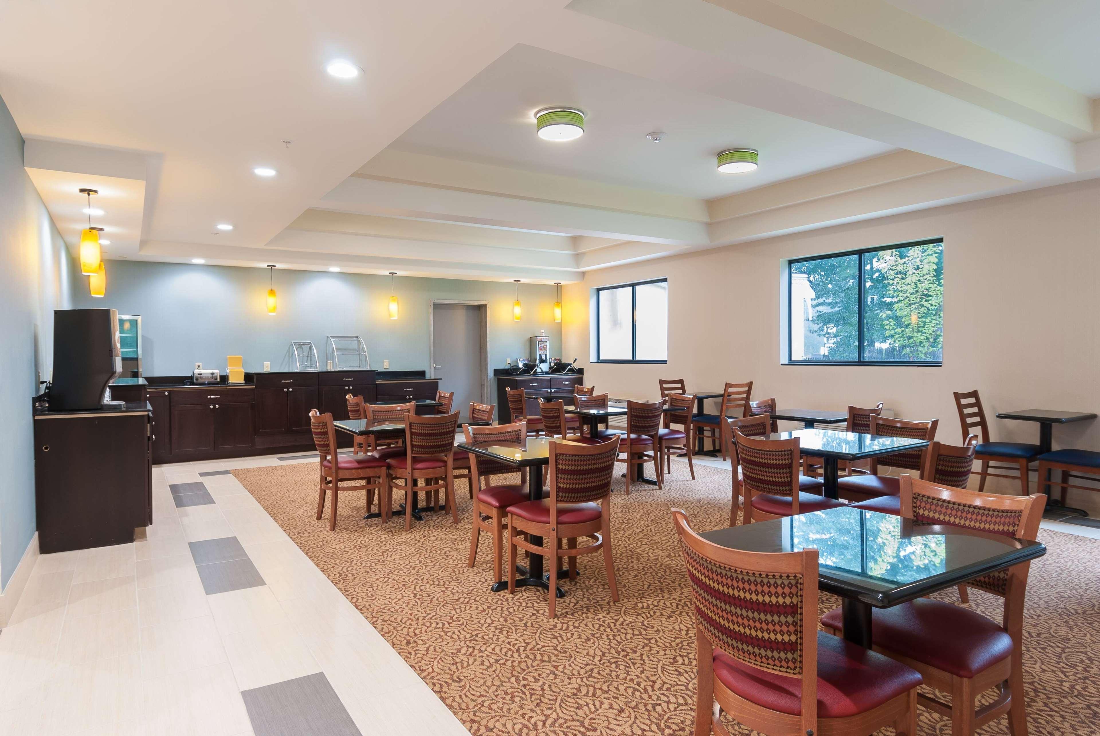 Days Inn By Wyndham Tamworth Exteriör bild