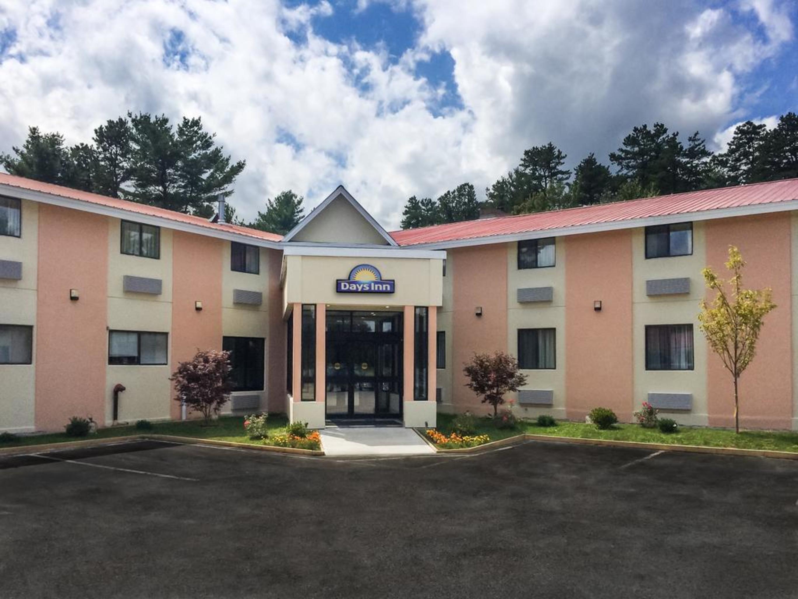 Days Inn By Wyndham Tamworth Exteriör bild